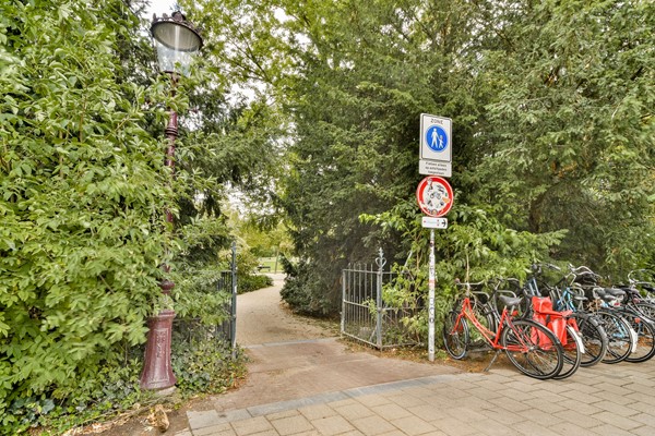 Medium property photo - Jacob Obrechtstraat 1-2, 1071 KC Amsterdam